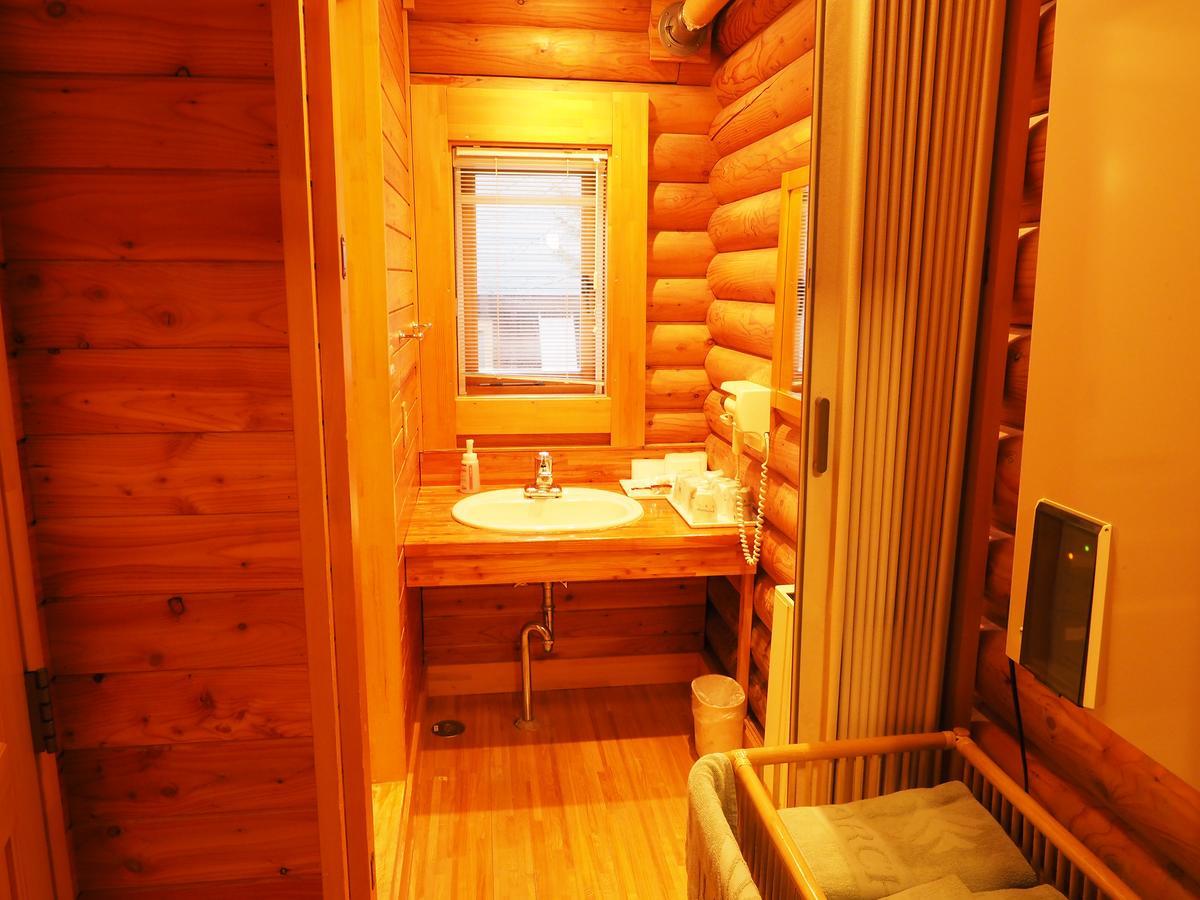 Log Hotel Larch Lake Kanayama Minamifurano Δωμάτιο φωτογραφία