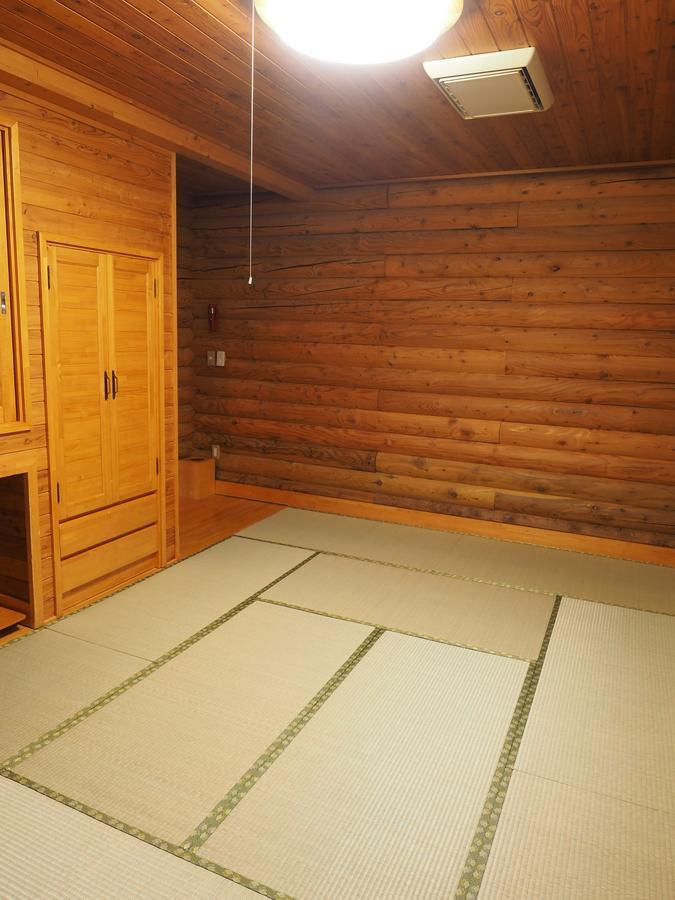 Log Hotel Larch Lake Kanayama Minamifurano Δωμάτιο φωτογραφία